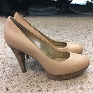 Banana Republic Nude Round Toe Pump - size 8.5